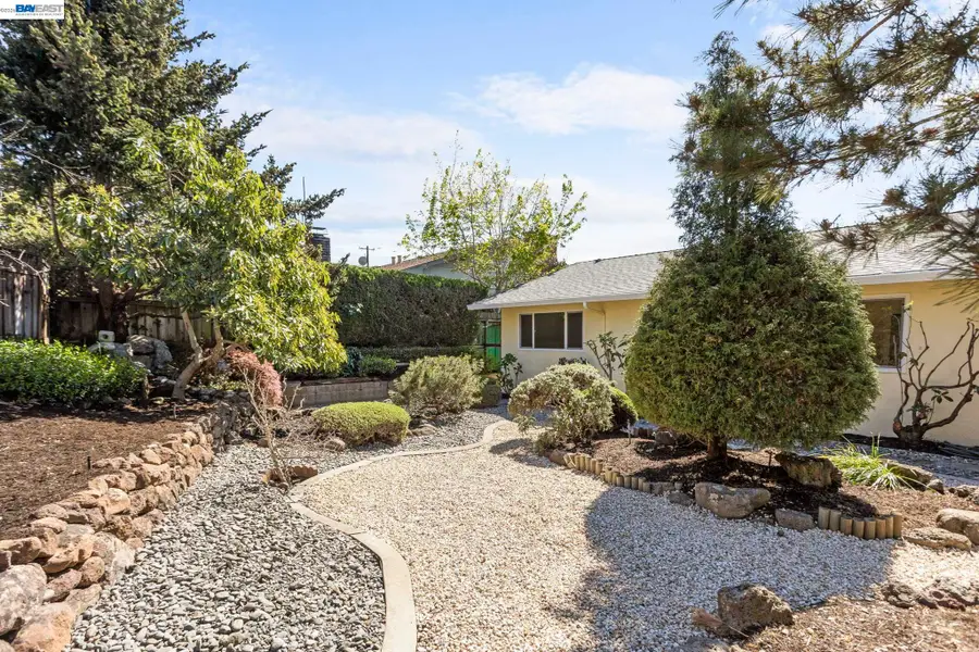 2526 Oakes Dr, Hayward, CA 94542 - #2