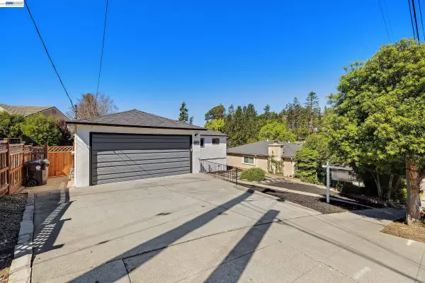 18595 Laredo Rd, CASTRO VALLEY, CA 94546