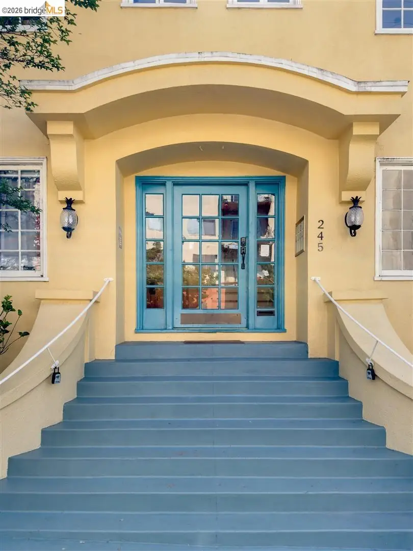 245 29th St  #4, Oakland, CA 94611 - #3