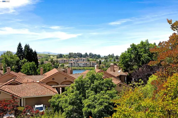 5012 Lakeview Dr  #200, SAN RAMON, CA 94582