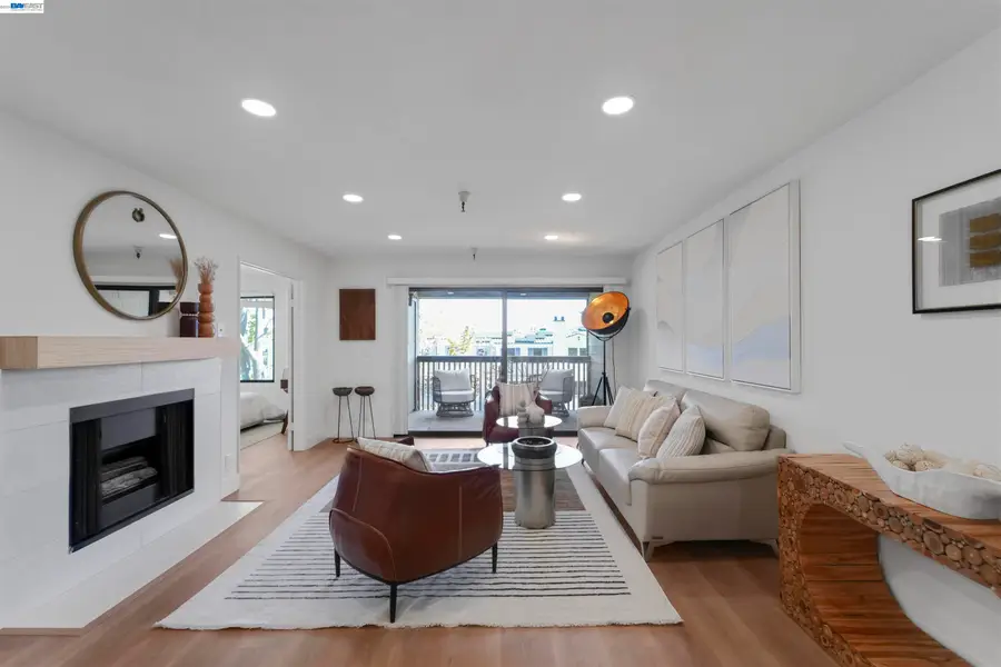 2111 Latham St  #307, Mountain View, CA 94040 - #3