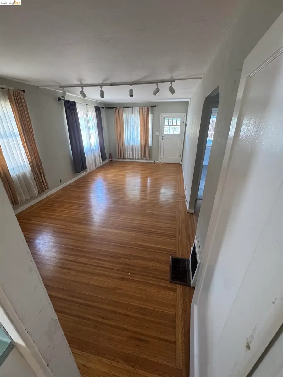 6440 Sunnymere, Oakland, CA 94605 - #2