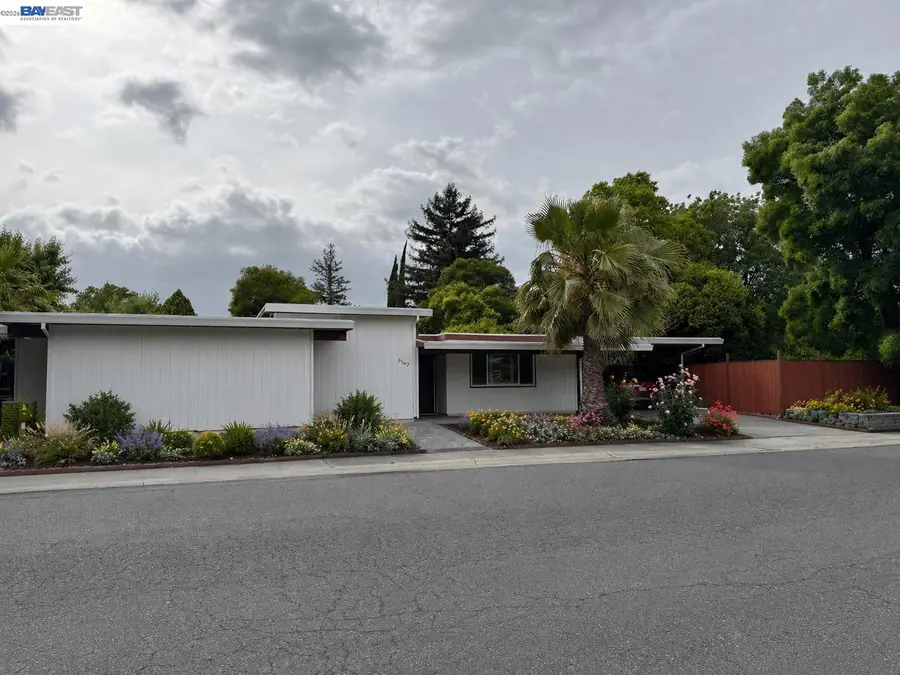 3107 Corona Dr, Davis, CA 95616 - #2