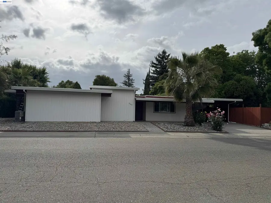 3107 Corona Dr, Davis, CA 95616 - #3