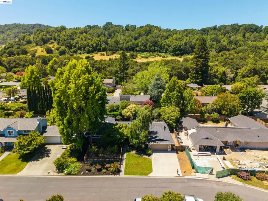 102 Brookfield Dr, Moraga, CA 94556 - #2