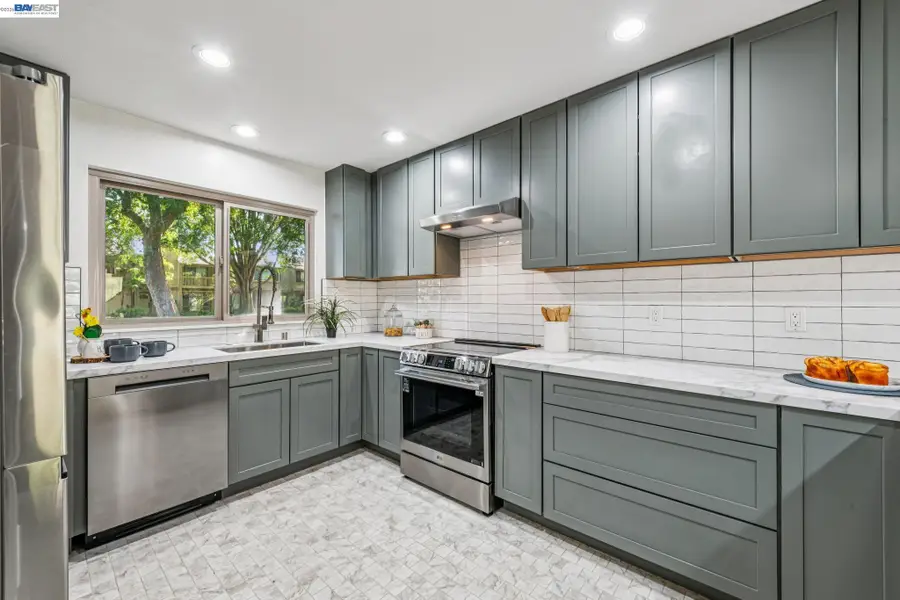 3227 Santa Cruz Ln, Alameda, CA 94502 - #3