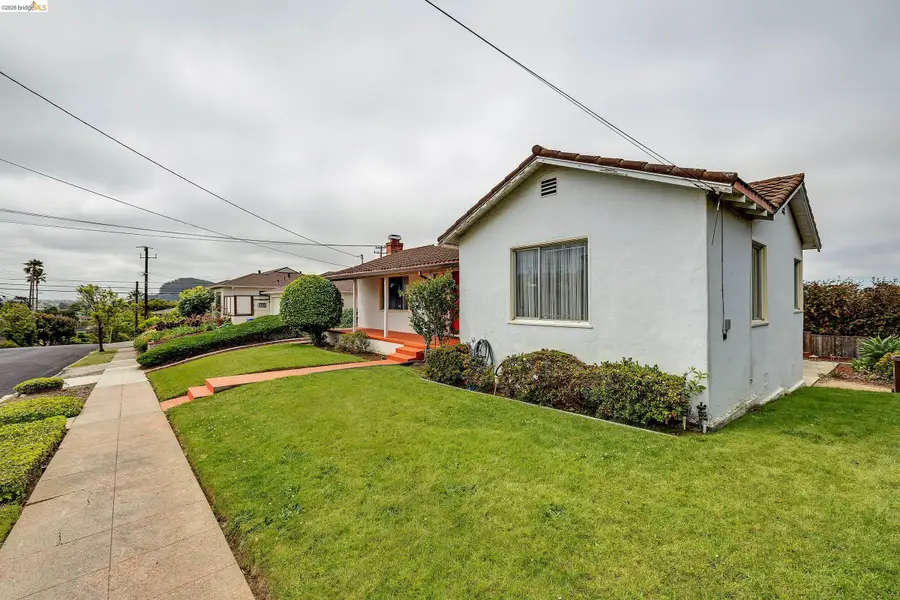 1673 Butte St, Richmond, CA 94804 - #3