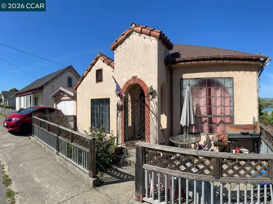 1324 Francis st, Crockett, CA 94525 - #3