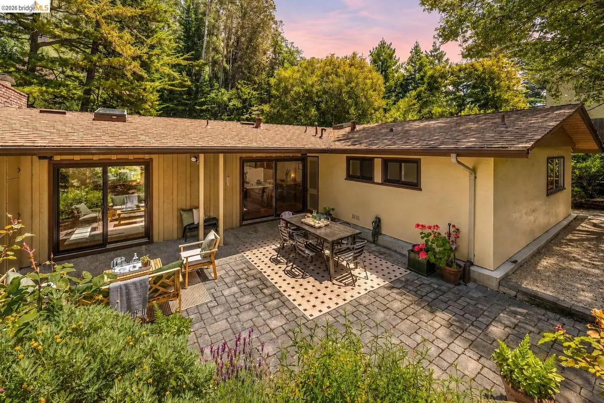7200 Saroni Dr, Oakland, CA 94611 - #1