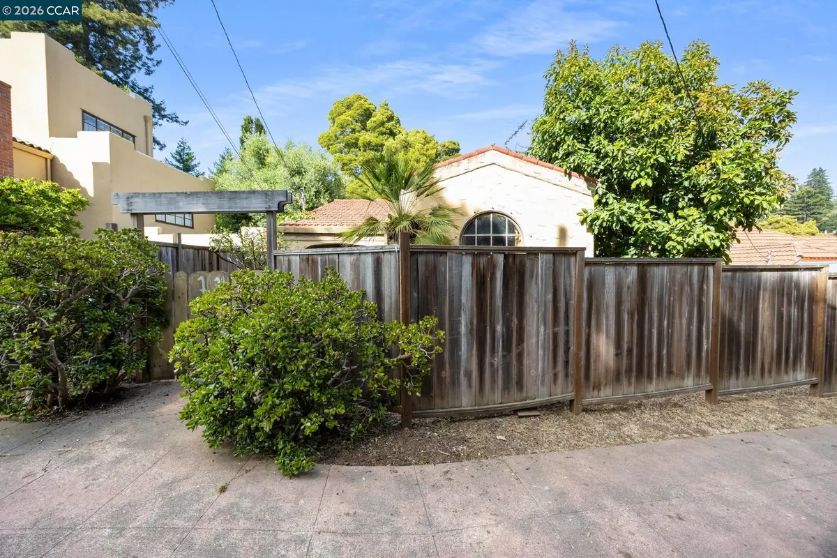 11 Edgecroft Rd, Kensington, CA 94707 - #1