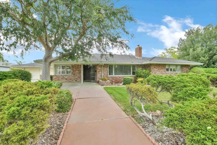 227 Pueblo Dr, Pittsburg, CA 94565 - #2
