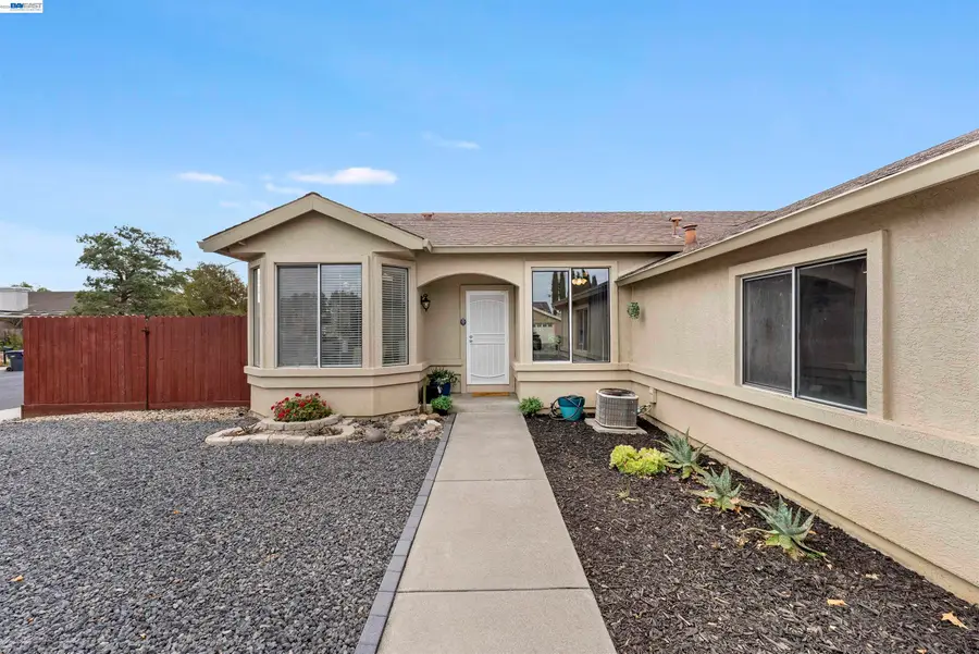 1618 Paseo Flores Dr, Suisun City, CA 94585 - #2