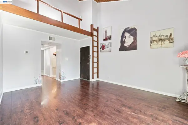 2716 Oak Rd  #111, WALNUT CREEK, CA 94597
