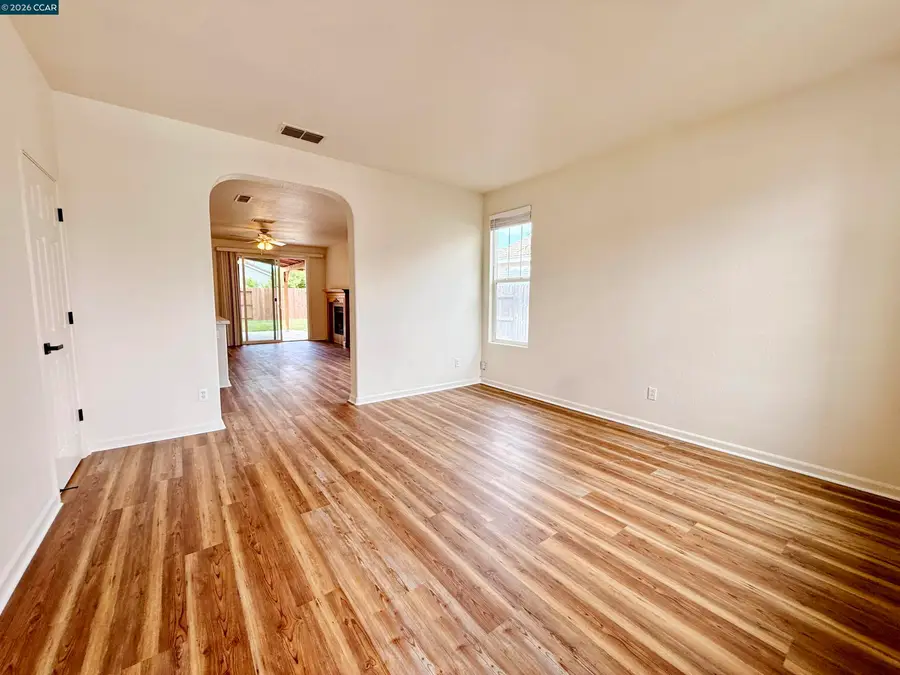 413 Arlingdale Cir, Rio Linda, CA 95673 - #2