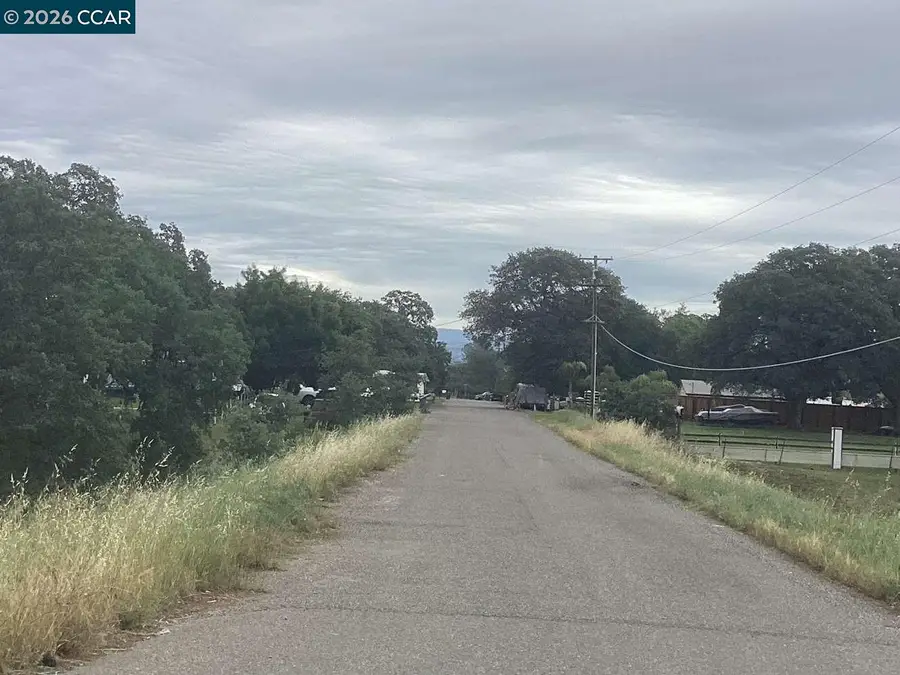 1725 Fresno Ave, Oroville, CA 95965 - #2
