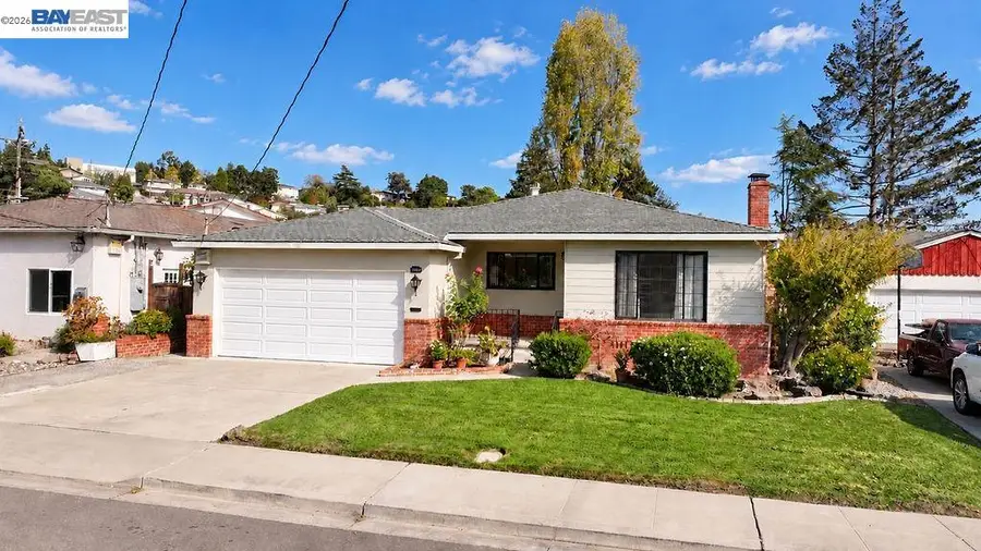 18416 Lakecrest Ct, Castro Valley, CA 94546 - #2