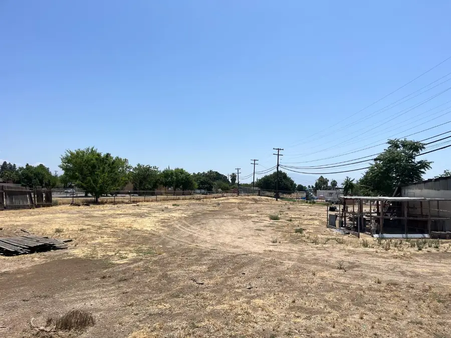 1600 Kentucky Street, Bakersfield, CA 93305 - #3