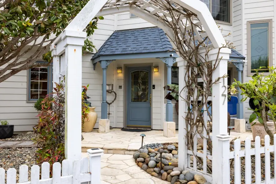 127 16th Street, Pacific Grove, CA 93950 - #3