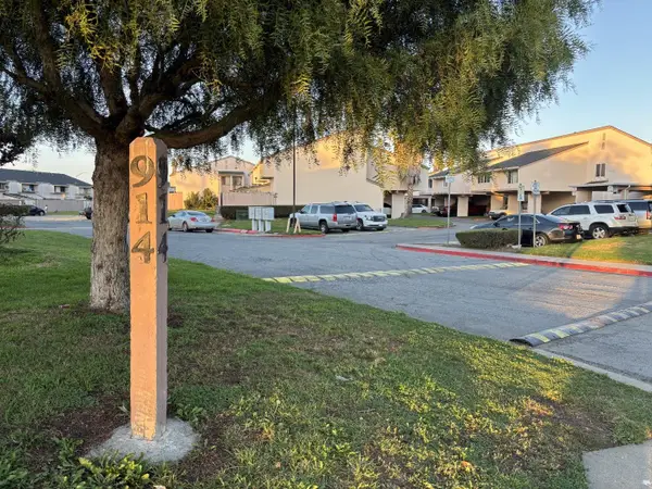 914 Acosta Plaza  #32, SALINAS, CA 93905