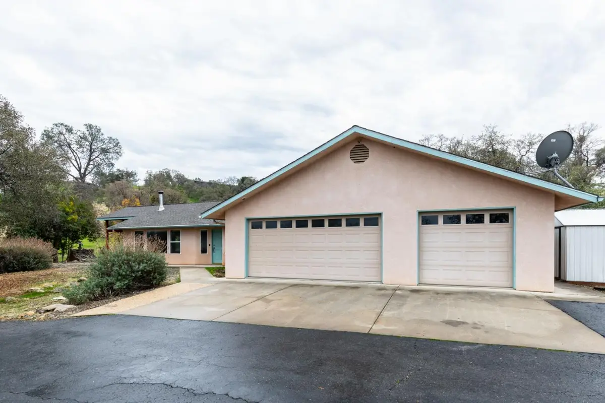 41508 Roaring River Court, Coarsegold, CA 93614 - Image #1