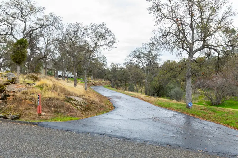 41508 Roaring River Court, Coarsegold, CA 93614 - Image #3