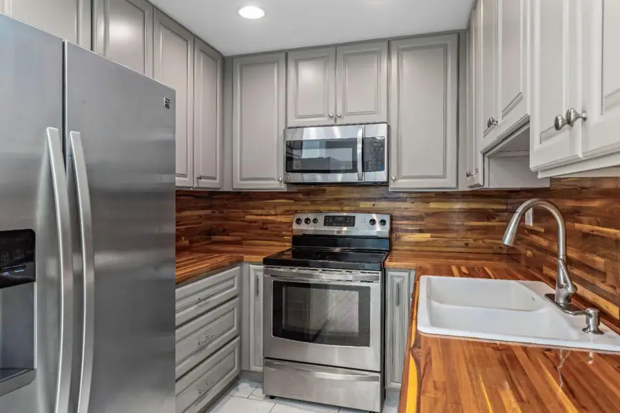 5510 Armitos Avenue  #4, Goleta, CA 93117 - Image #2