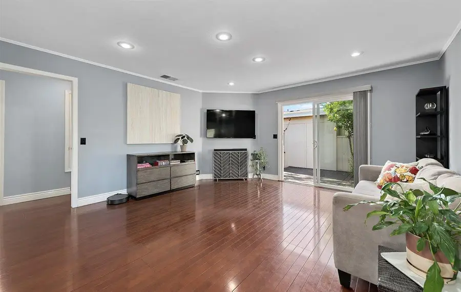 1 Comstock Queen Court, Mountain View, CA 94043 - #3