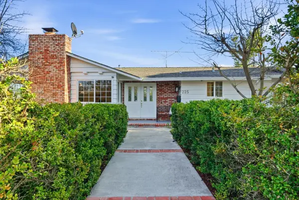 225 Meadow Drive, Palo Alto, CA 94306