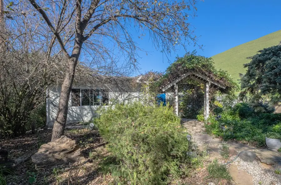 820 Comstock Road, Hollister, CA 95023 - Image #2