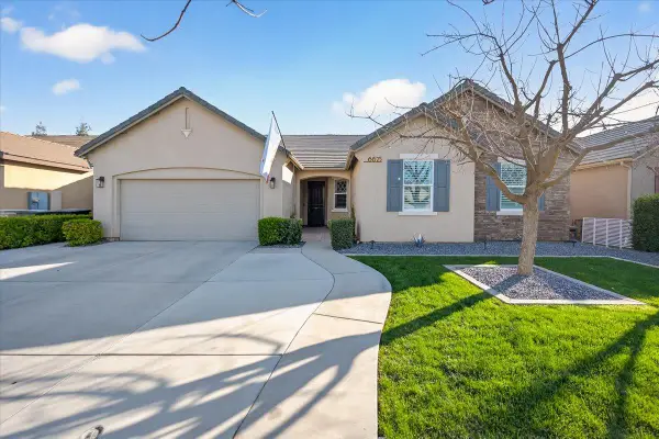 6625 Vine Court, VISALIA, CA 93291