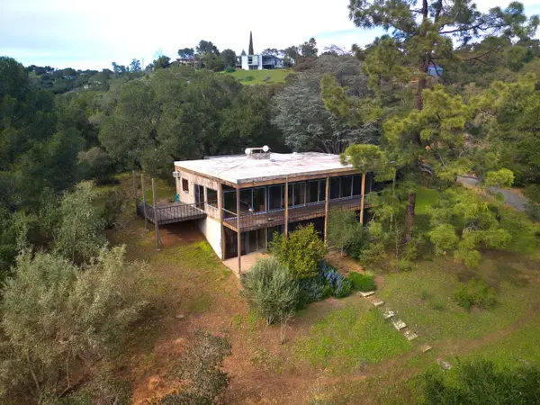 26969 Moody Rd., LOS ALTOS HILLS, CA 94022