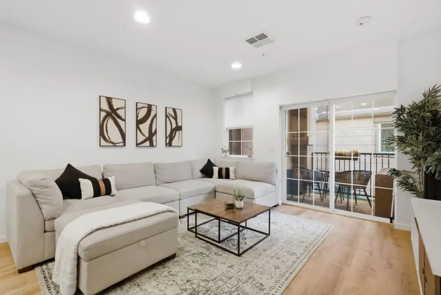 88 Jackson Avenue  #211, San Jose, CA 95116 - #2