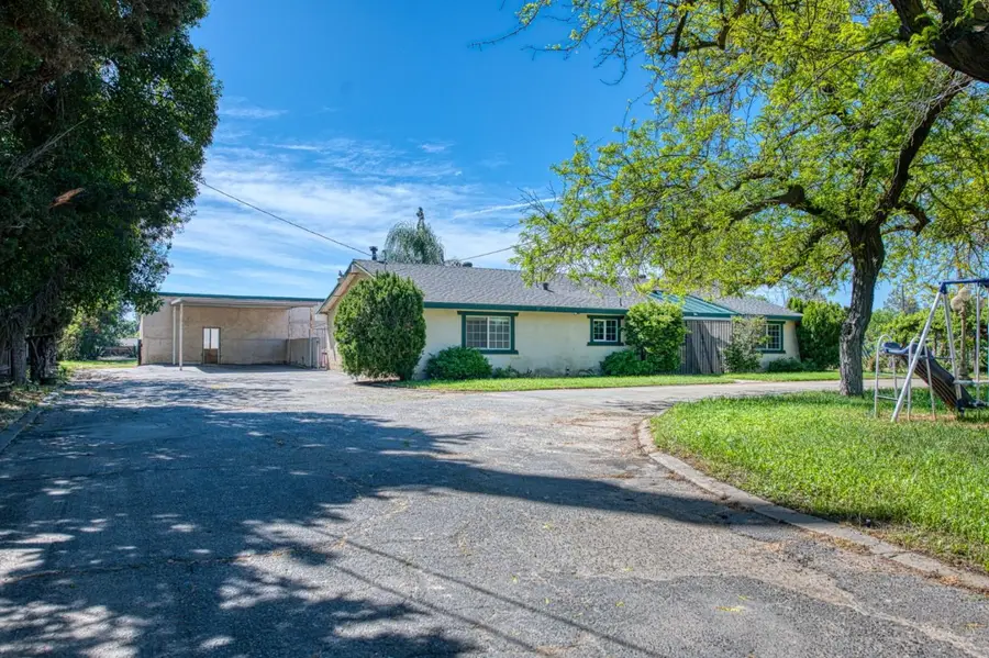 4355 Shields Avenue, Fresno, CA 93722 - #2