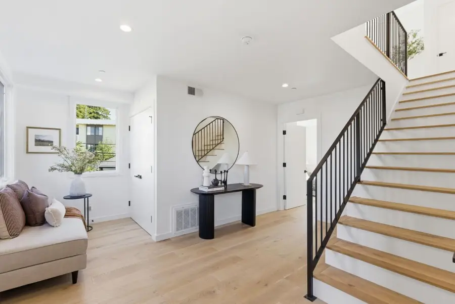 1433 Floribunda Avenue  #8, Burlingame, CA 94010 - #2