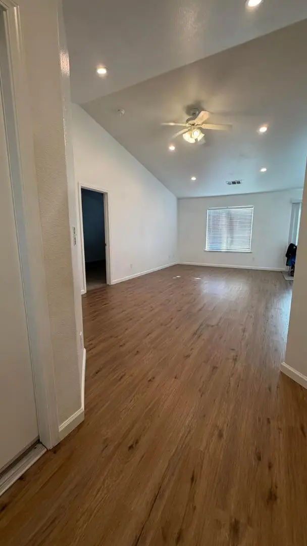 1727 Hume Drive, Sanger, CA 93657 - #3