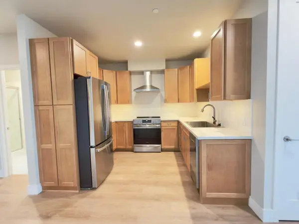 400 San Benito  #203, HOLLISTER, CA 95023