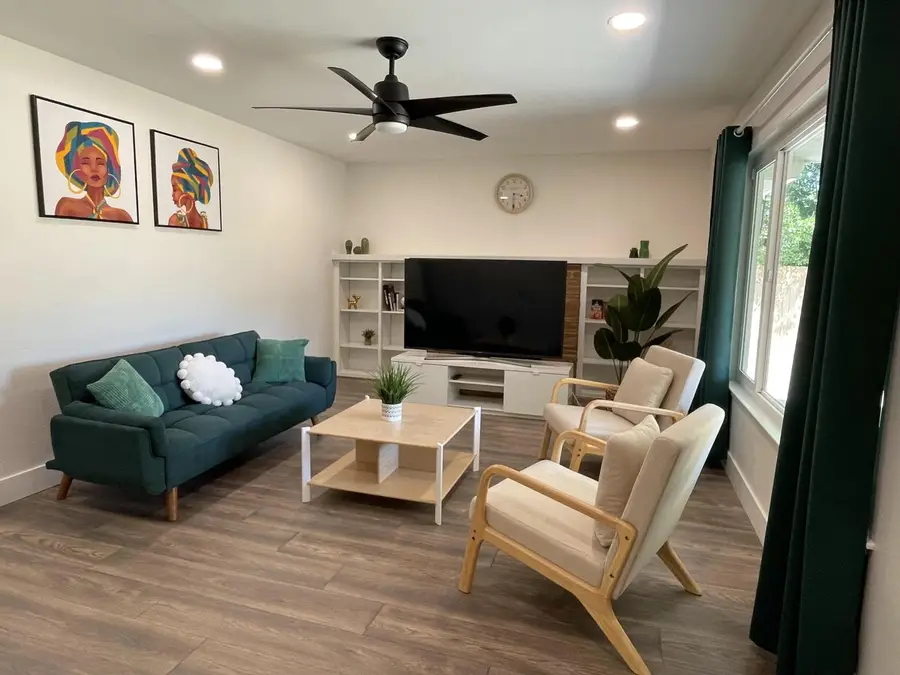 725 Rialto Avenue, Fresno, CA 93705 - #3