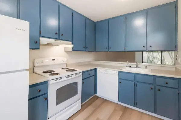 701 Woodside Lane  #4, SACRAMENTO, CA 95825