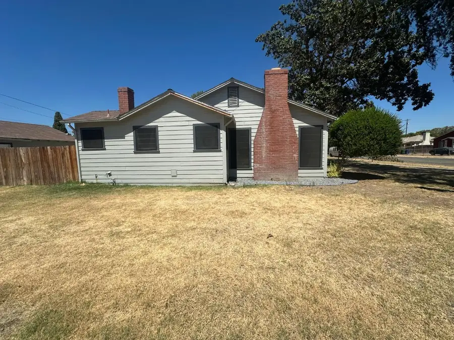 820 Monterey Avenue, Chowchilla, CA 93610 - #2