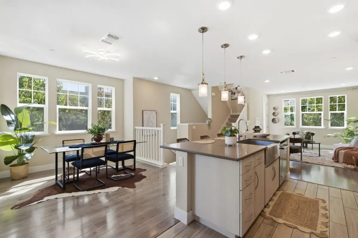 350 Circuit Way, Mountain View, CA 94043 - #1
