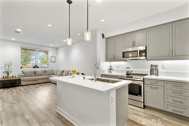 2560 Valentina Way  #2, Los Angeles, CA 90040 - Image #2