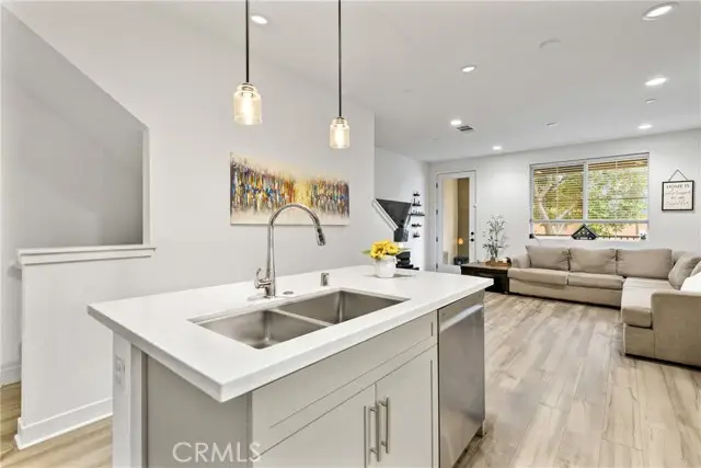 2560 Valentina Way  #2, Los Angeles, CA 90040 - Image #3