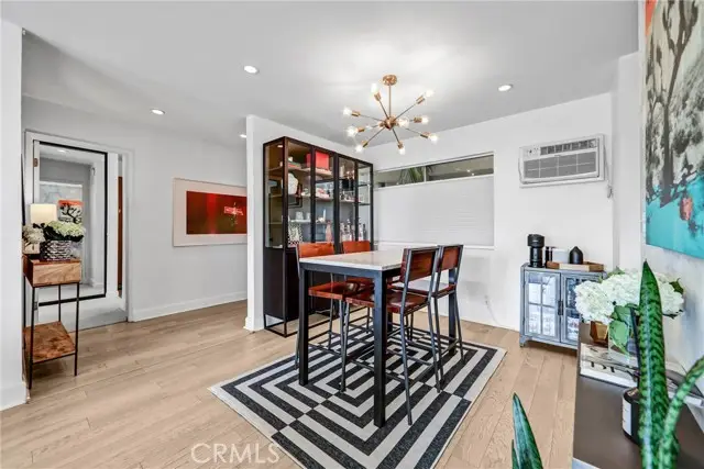 8400 De Longpre  #212, West Hollywood, CA 90069 - Image #3