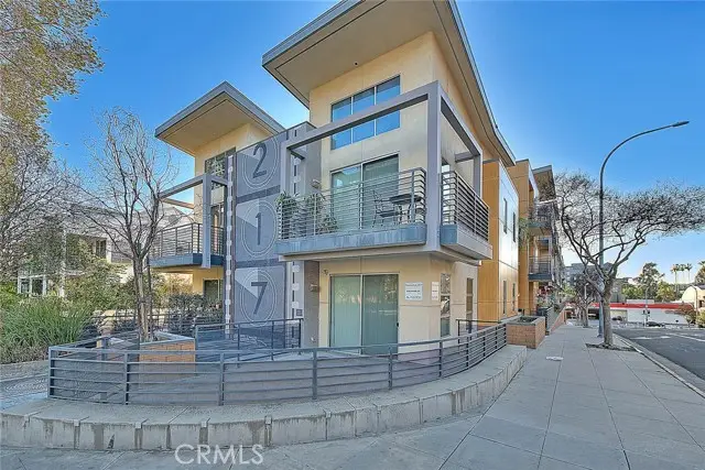 217 Marengo, Pasadena, CA 91101 - #1