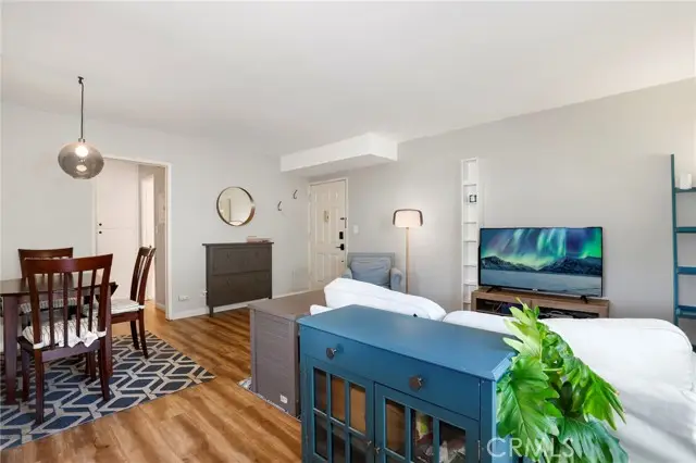 6021 Fountain Park Ln  #2, Woodland Hills, CA 91367 - Image #2