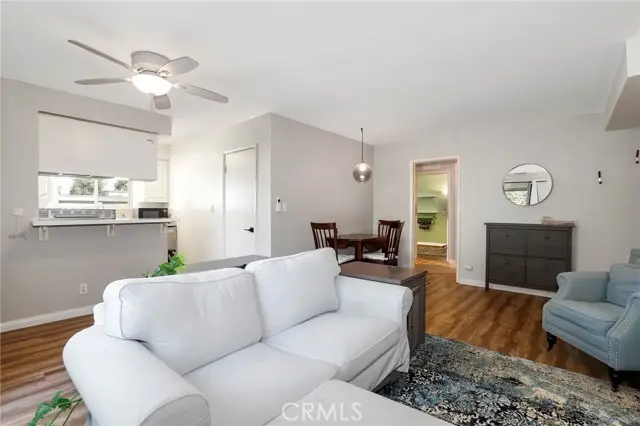 6021 Fountain Park Ln  #2, Woodland Hills, CA 91367 - Image #3