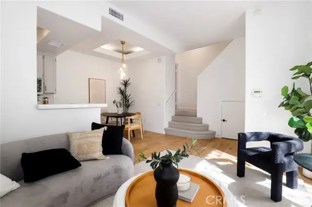 4201 Radford Avenue  #3, Studio City, CA 91604 - #2