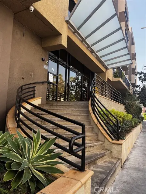 7320 Hawthorn #106 Avenue, Los Angeles, CA 90046 - #2