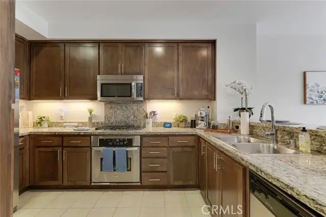 21301 Erwin Street  #228, Woodland Hills, CA 91367 - #3