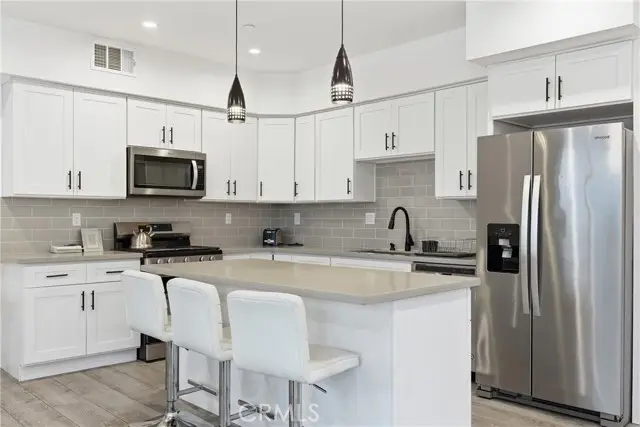 13822 Oxnard, Van Nuys, CA 91401 - #3